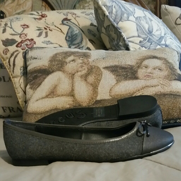 Sam Edelman CIRCUS Wool Flannel Flat - Picture 2 of 3